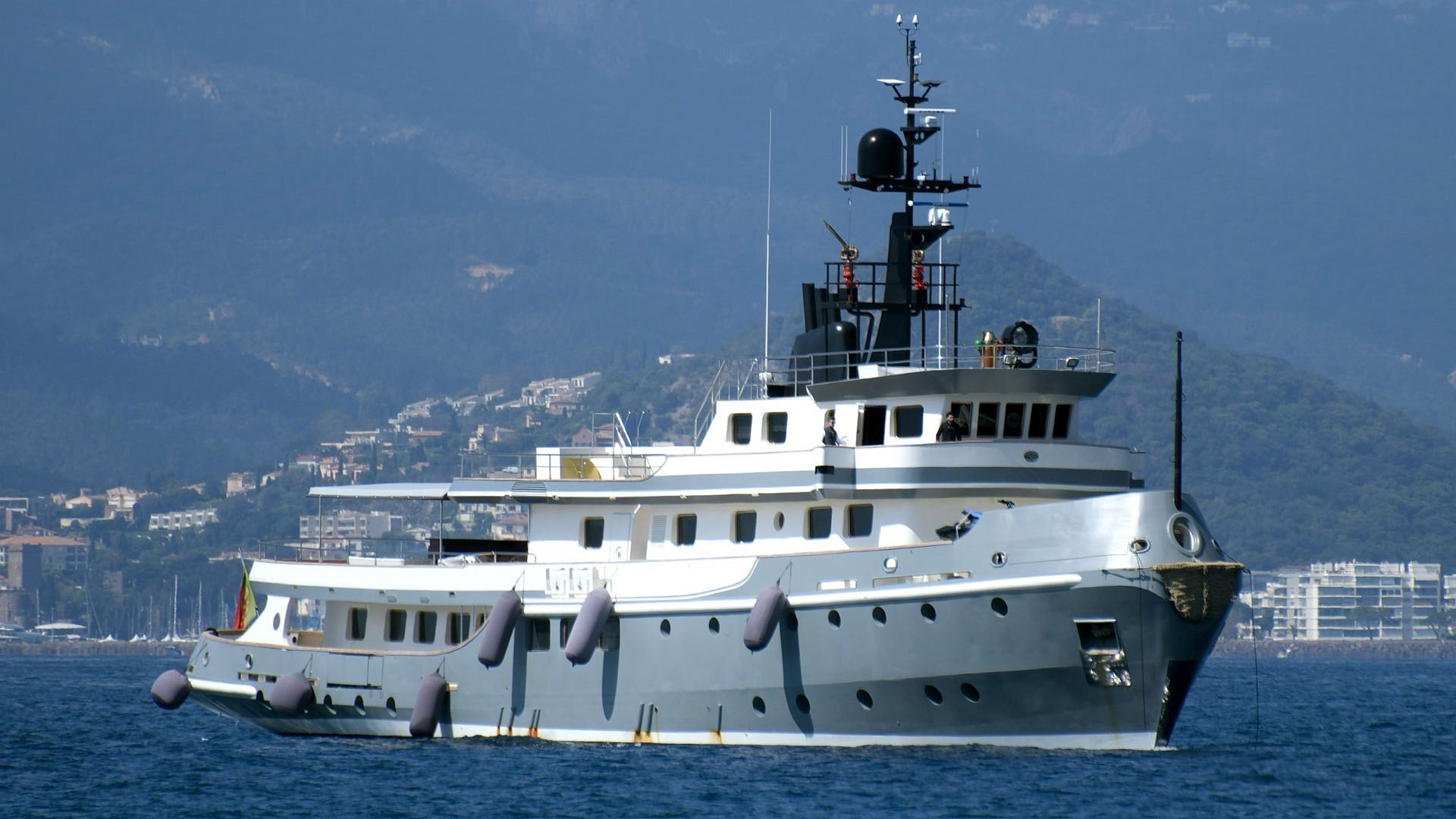 Explorer yacht Daddy Shane in Cannes